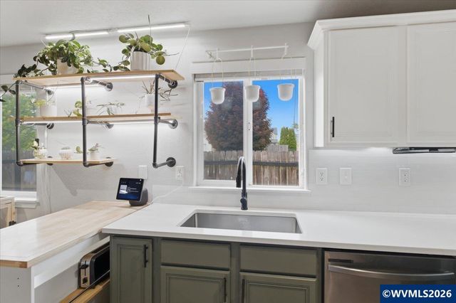3523 College Loop Lp SE, Albany, OR 97322