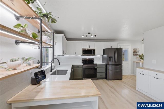 3523 College Loop Lp SE, Albany, OR 97322