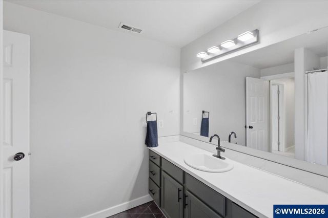 3523 College Loop Lp SE, Albany, OR 97322