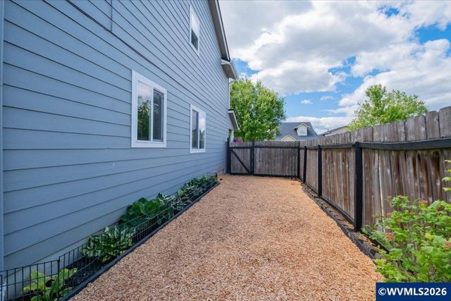 3523 College Loop Lp SE, Albany, OR 97322