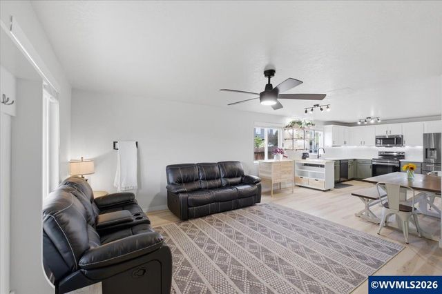 3523 College Loop Lp SE, Albany, OR 97322