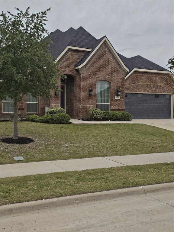 1533 Pierce Street, Waxahachie, TX 75165