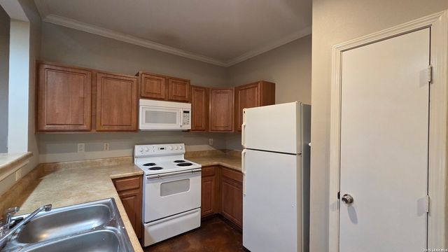 5011 Summit Pass Apt 3, San Antonio, TX 78229