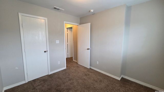 5011 Summit Pass Apt 3, San Antonio, TX 78229