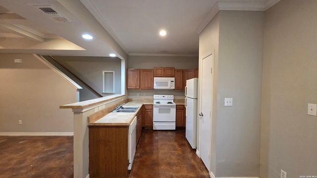 5011 Summit Pass Apt 3, San Antonio, TX 78229