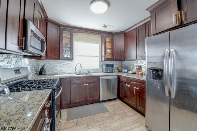 1008 E Grand St, Elizabeth City, NJ 07201