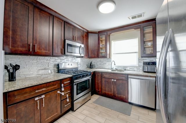 1008 E Grand St, Elizabeth City, NJ 07201