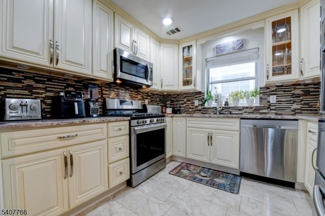 1008 E Grand St, Elizabeth City, NJ 07201