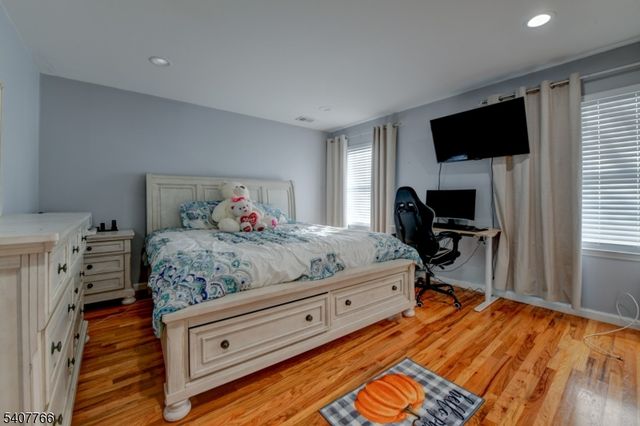 1008 E Grand St, Elizabeth City, NJ 07201