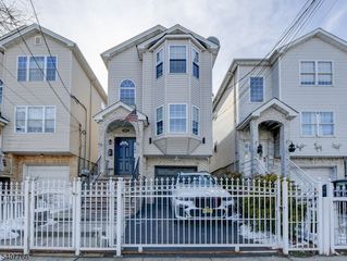 1008 E Grand St, Elizabeth City, NJ 07201