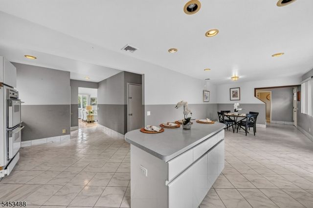 163 Oldham Rd, Wayne Twp., NJ 07470