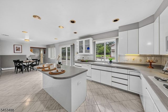 163 Oldham Rd, Wayne Twp., NJ 07470