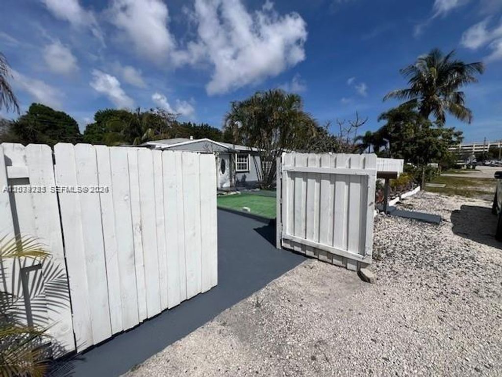 307 SW 15th Street 1, Fort Lauderdale, FL 33315