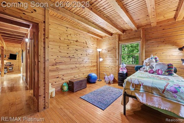 1240 N Hickory Ridge Trail, Milford, MI 48380
