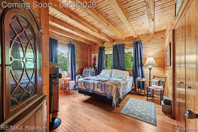 1240 N Hickory Ridge Trail, Milford, MI 48380