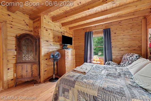 1240 N Hickory Ridge Trail, Milford, MI 48380