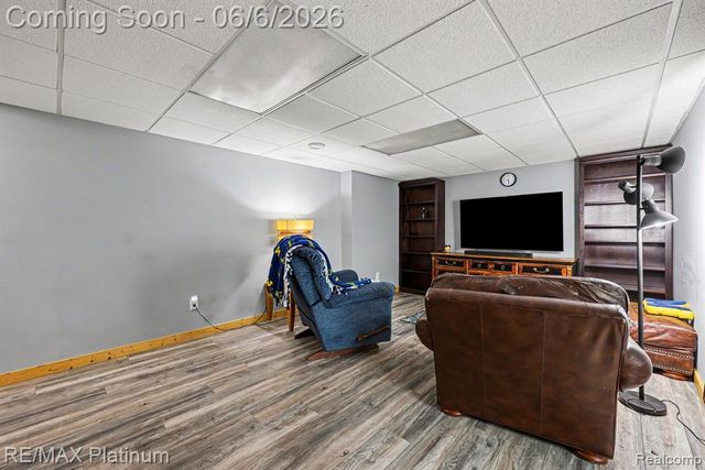 1240 N Hickory Ridge Trail, Milford, MI 48380