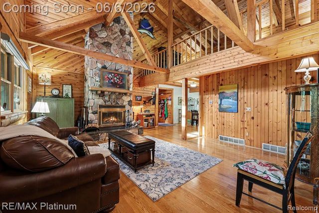 1240 N Hickory Ridge Trail, Milford, MI 48380