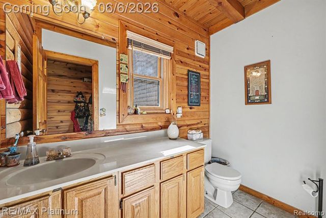 1240 N Hickory Ridge Trail, Milford, MI 48380
