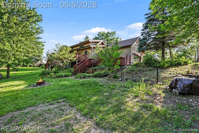 1240 N Hickory Ridge Trail, Milford, MI 48380