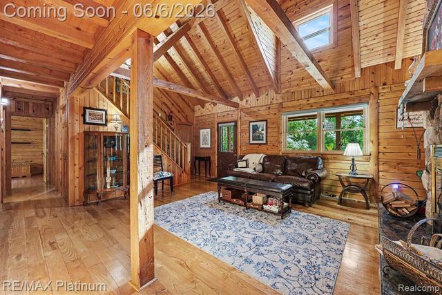 1240 N Hickory Ridge Trail, Milford, MI 48380