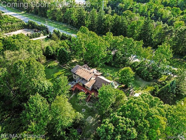 1240 N Hickory Ridge Trail, Milford, MI 48380