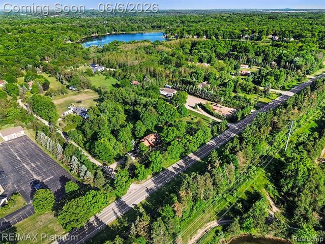 1240 N Hickory Ridge Trail, Milford, MI 48380
