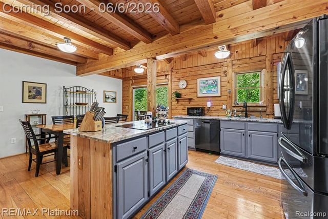 1240 N Hickory Ridge Trail, Milford, MI 48380