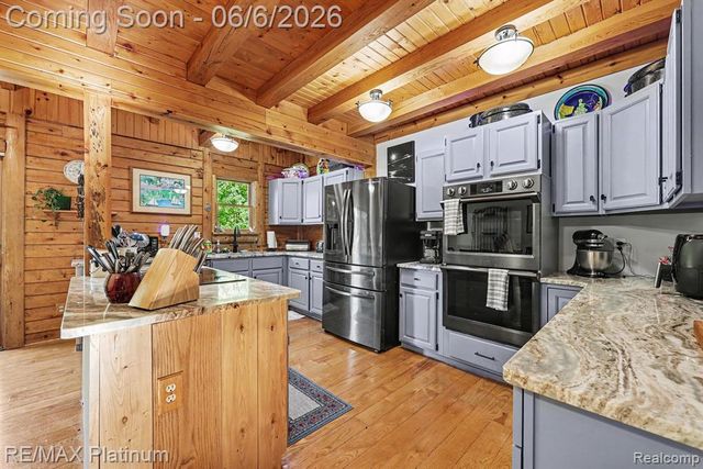 1240 N Hickory Ridge Trail, Milford, MI 48380