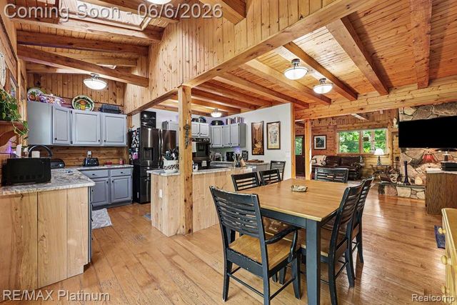 1240 N Hickory Ridge Trail, Milford, MI 48380