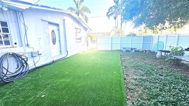 690 SW 120th Ave, Miami, FL 33184