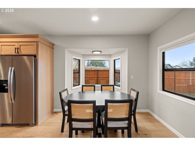 1030 SW River Mist Ln, Grants Pass, OR 97527