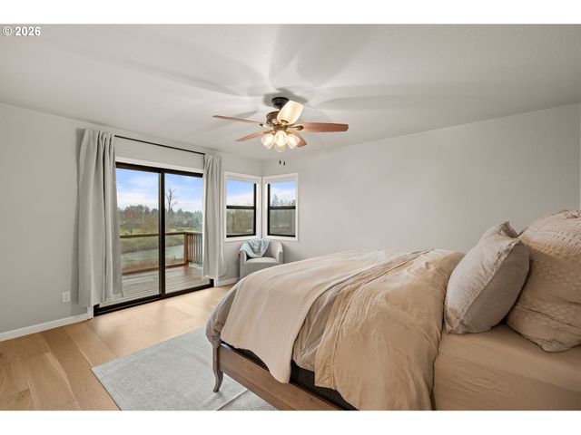 1030 SW River Mist Ln, Grants Pass, OR 97527