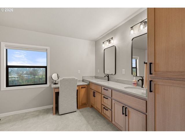 1030 SW River Mist Ln, Grants Pass, OR 97527