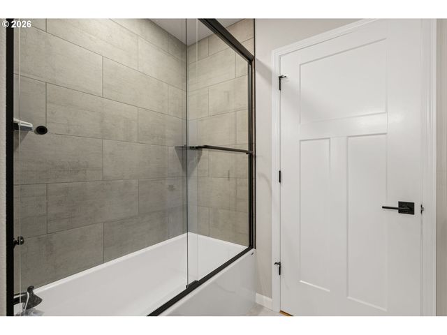 1030 SW River Mist Ln, Grants Pass, OR 97527