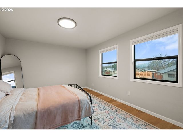 1030 SW River Mist Ln, Grants Pass, OR 97527