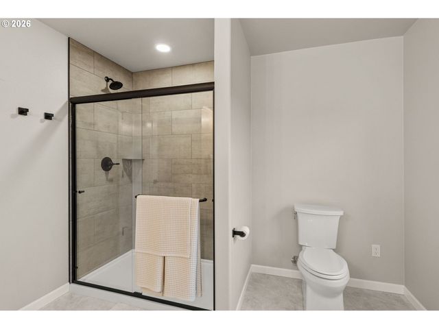 1030 SW River Mist Ln, Grants Pass, OR 97527