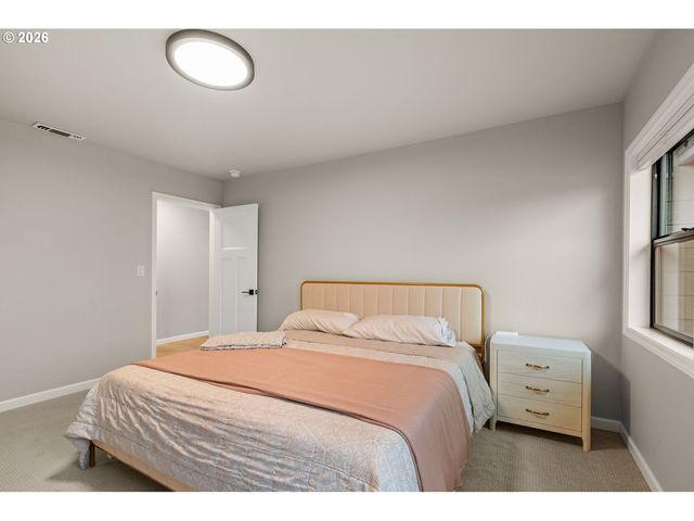 1030 SW River Mist Ln, Grants Pass, OR 97527