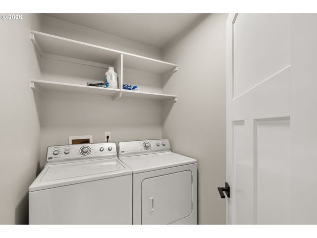 1030 SW River Mist Ln, Grants Pass, OR 97527