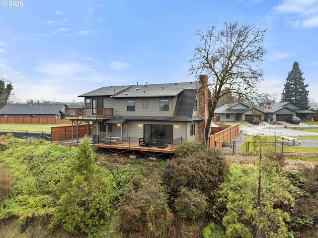 1030 SW River Mist Ln, Grants Pass, OR 97527