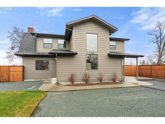 1030 SW River Mist Ln, Grants Pass, OR 97527