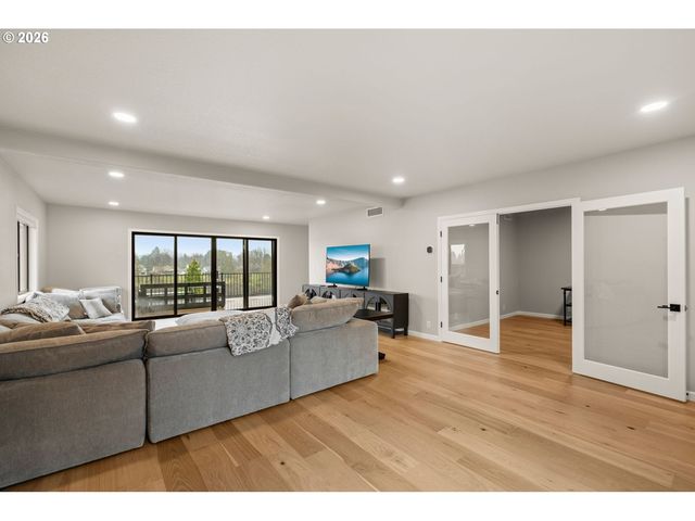 1030 SW River Mist Ln, Grants Pass, OR 97527