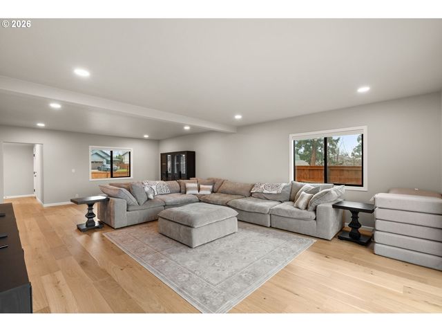 1030 SW River Mist Ln, Grants Pass, OR 97527