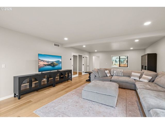 1030 SW River Mist Ln, Grants Pass, OR 97527