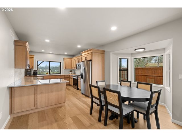 1030 SW River Mist Ln, Grants Pass, OR 97527