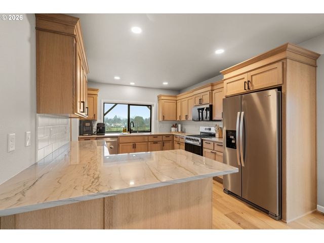 1030 SW River Mist Ln, Grants Pass, OR 97527