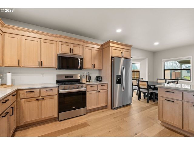 1030 SW River Mist Ln, Grants Pass, OR 97527