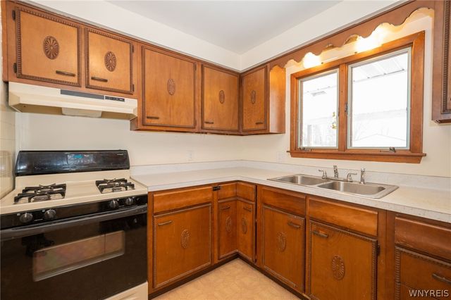 7337 Bear Ridge Road, Pendleton, NY 14120