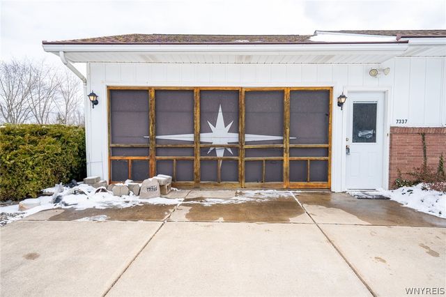 7337 Bear Ridge Road, Pendleton, NY 14120