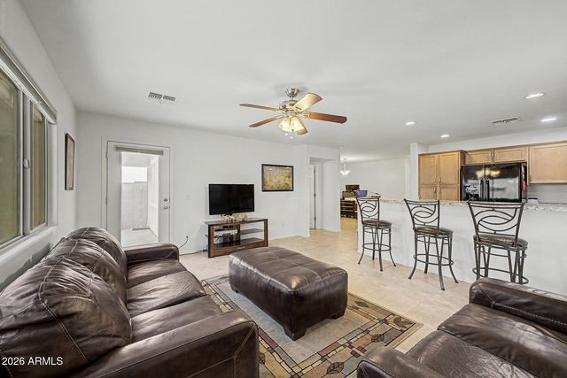 2565 E SOUTHERN Avenue 84, Mesa, AZ 85204